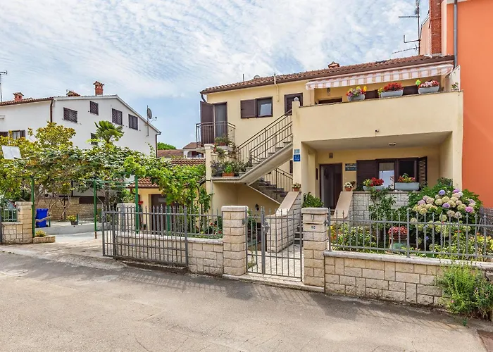 3 Bedroom Stunning Apartment In Rovinj
