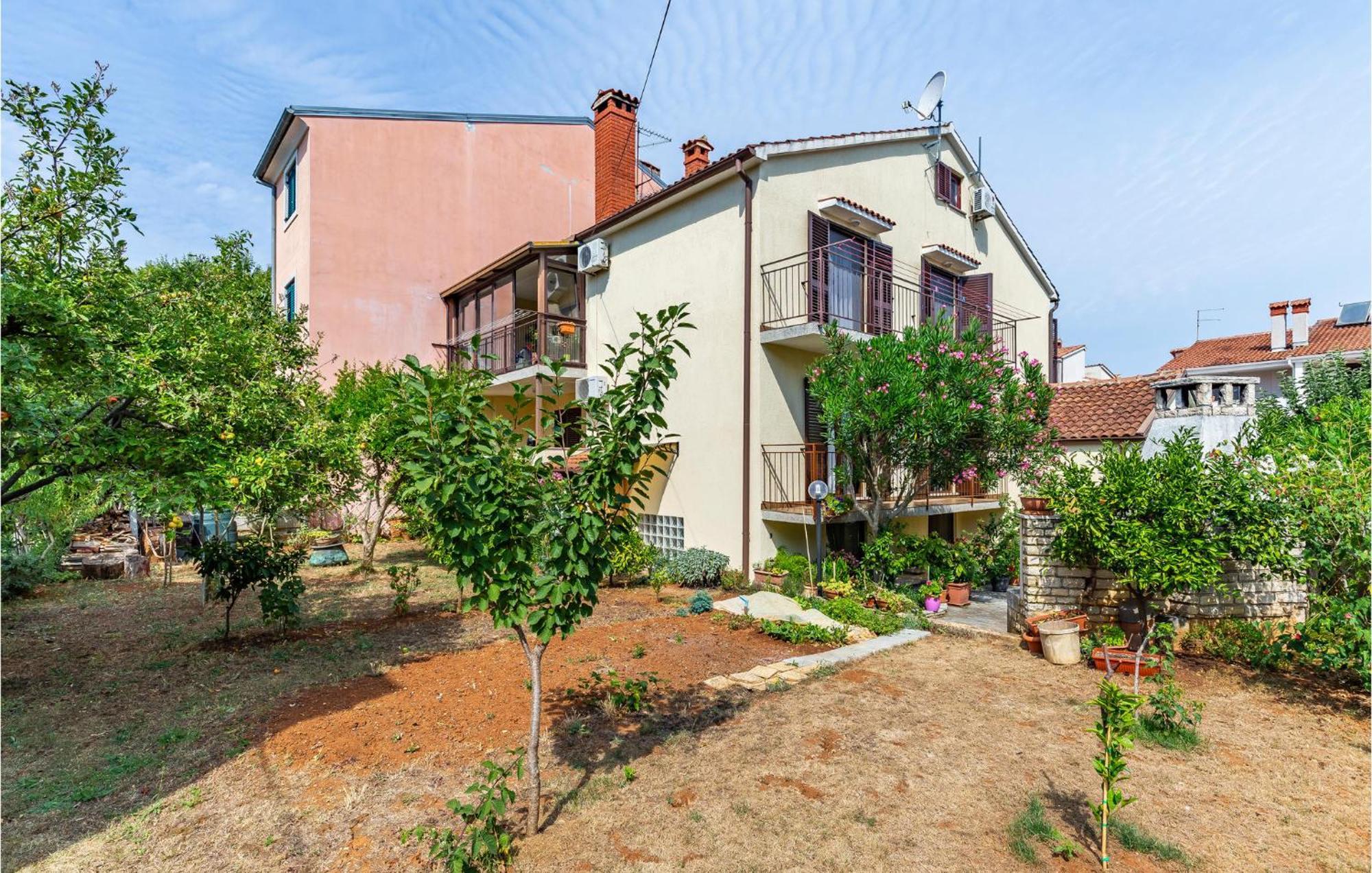 Apartment 3 Bedroom Stunning In *