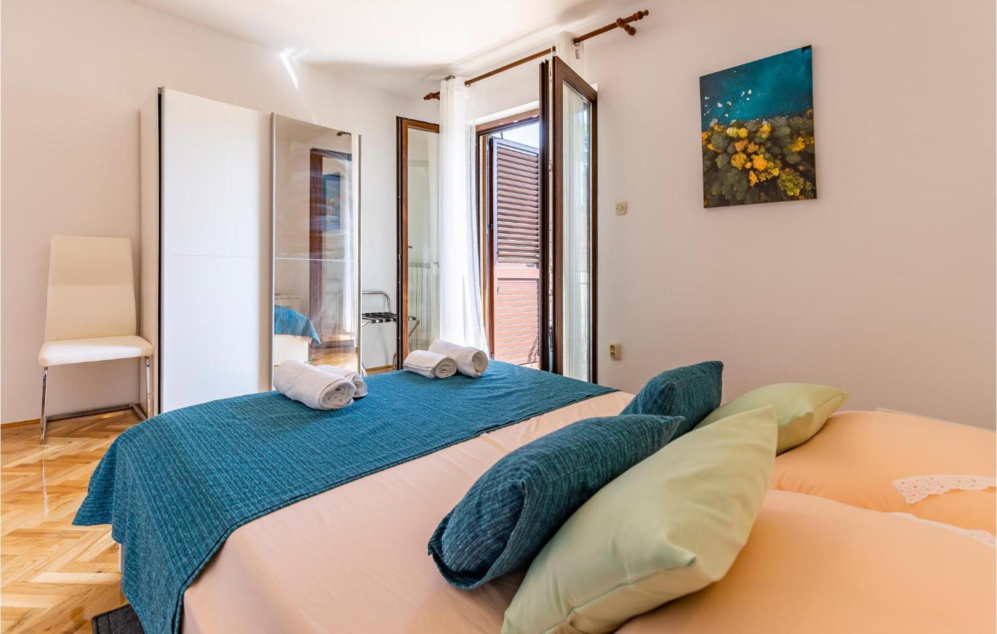 Apartment 3 Bedroom Stunning In *