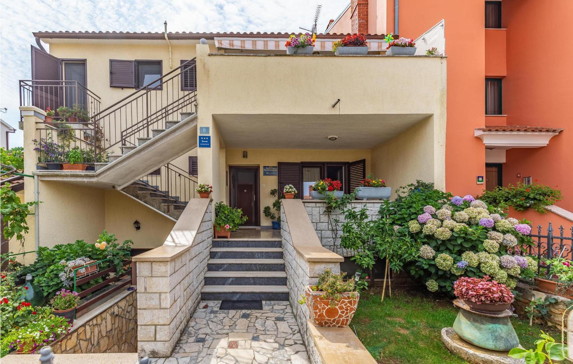 Apartment 3 Bedroom Stunning In